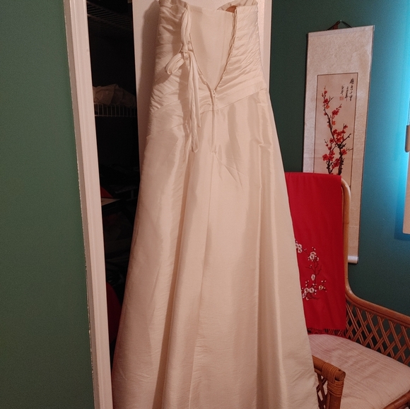 Wedding dress - Picture 4 of 5